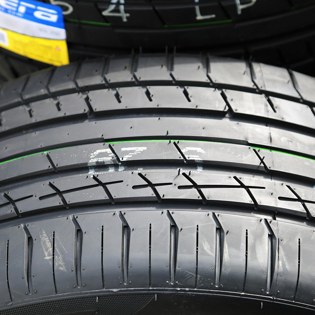 275/55R20 117V All Season XL Tire G653622