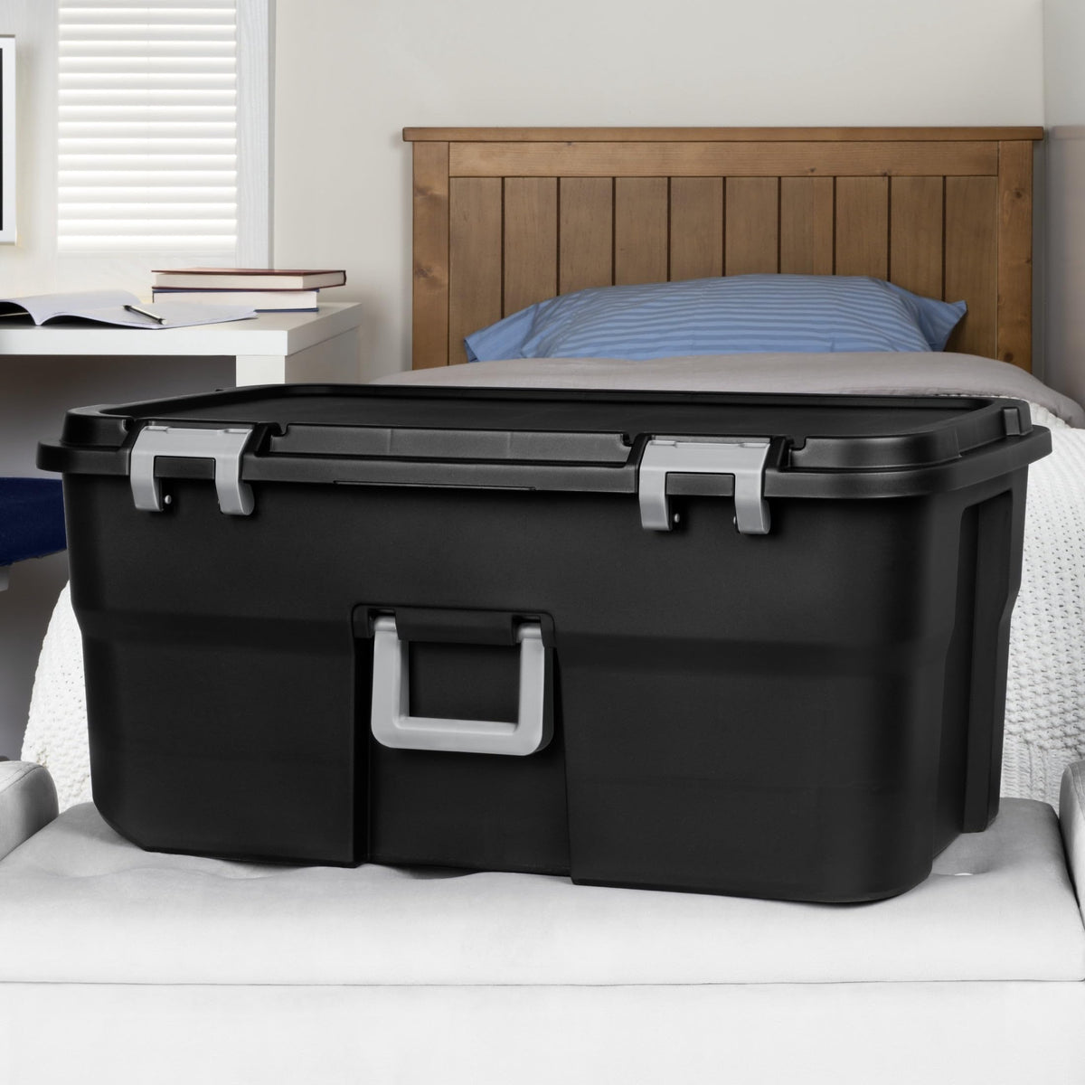 Black 22Gal Wheeled Lockable Storage Footlocker Z728